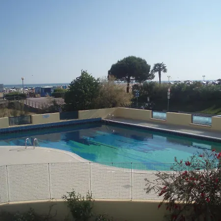 Precious In With Swimming Pool דירה *